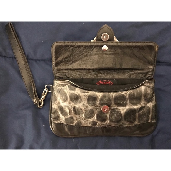 Crowned Heart Clutch - Picture 2 of 5